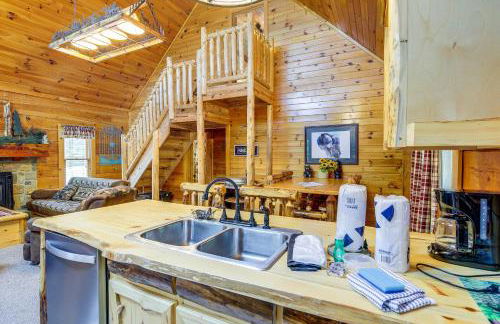 Sevierville Cabin with Wraparound Deck and Lake Access - Foto 10