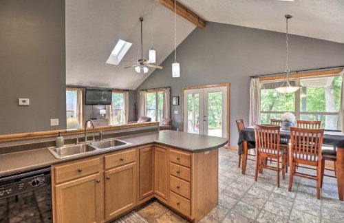 Mountain Home Cottage with Deck on White River! - Foto 7