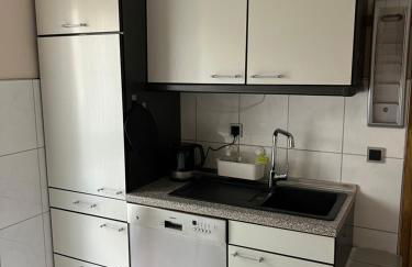 Klamar Ferienwohnung Monteur Wohnzimmer Esszimmer 1 Schlafzimmer Küche Diele Bad in Erftstadt Niederberg - Foto 9