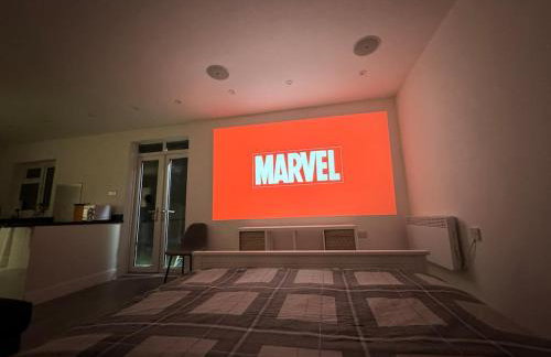 Private cinema studio guest house with garden - Foto 3