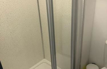 Newly refurbished studio, great location 8 studios - Photo 16