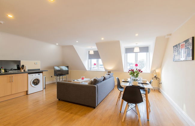 2-bedroom Penthouse, Clockhouse, Hoddesdon - Photo 37