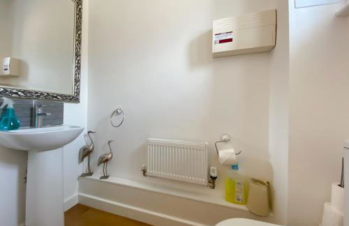 Cheerful 2-Bedroom house with Private parking - Pass the Keys - Foto 2