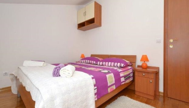 Bright Kaštela Apartment With Balcony and Private Parking - Foto 2, Habitación