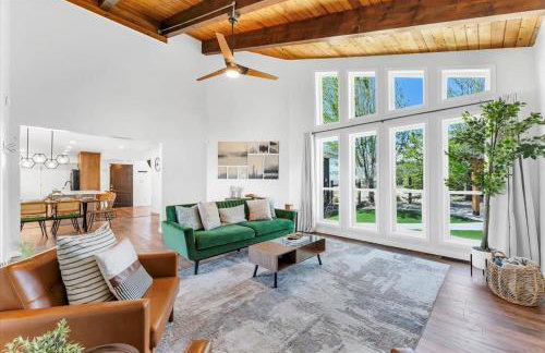 3BR Reno Retreat · Swim Spa & Spring Sunshine - Foto 1