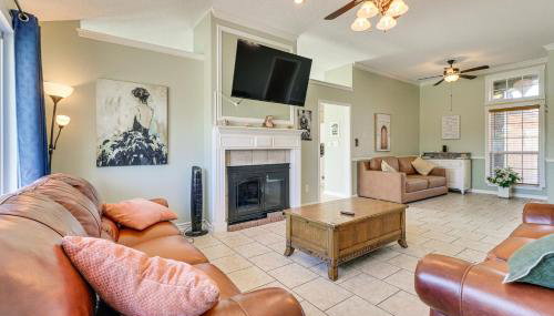 Hot Tub, Pool, and Fire Pit! Solar-Powered Hutto Gem - Foto 4