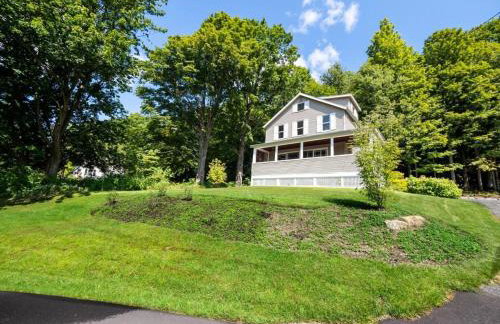 Berkshire Vacation Rentals: Centrally Located Historical Home - Foto 47