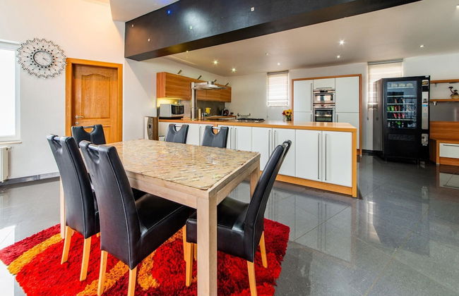 Modern Holiday Home in Verviers With Indoor Pool - Foto 32