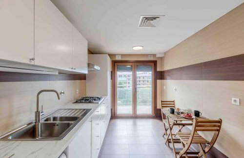 Modern 2 bedroom apt 20 min from city center - Foto 9