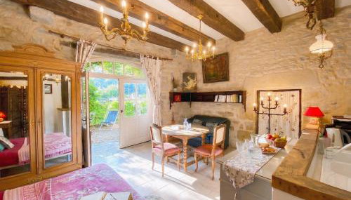 La Couple, Séjour à deux au Château d'Autoire, studio de charme, tonnelle, vue vallée et village - Photo 3