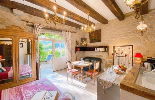 Séjour à deux au Château d'Autoire, studio de charme, tonnelle, vue vallée et village - Foto 3