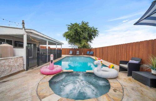 Family Retreat w/ Theater, Pool & Outdoor Dining - Foto 20