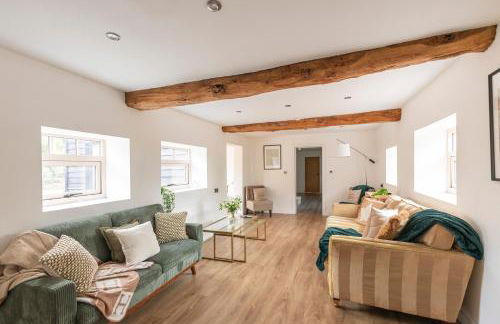Stunning 5-bed Barn Conversion in Newark-on-Trent by Renzo, Beautiful Surroundings, Sleeps 10! - Foto 4