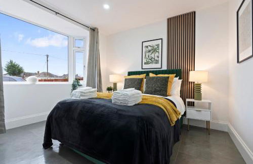 Beautiful Home, Free Parking For Large Groups Sleeps 10 Book Now! - Foto 39