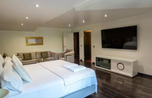 Luxury Vacation Villa - Photo 12