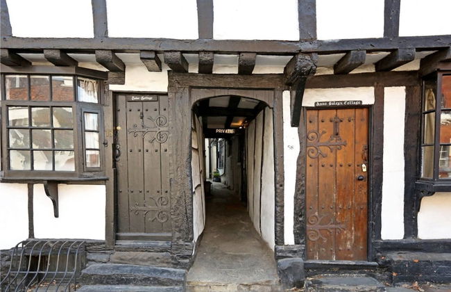 Henry VIII Cottage - Photo 14