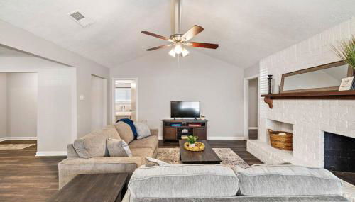 Large South Houston gem with covered patio seating - Foto 5