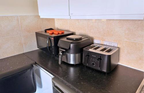 Pool Table 1-Bedroom House, near City Centre and Public Transport, Dog Friendly, Sleeps 5, Free Parking - Photo 59