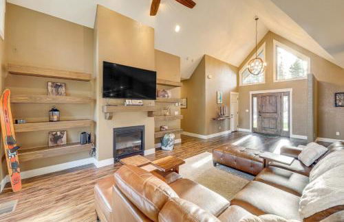 Deck and Views Scenic Group Getaway in Lakeside! - Foto 9