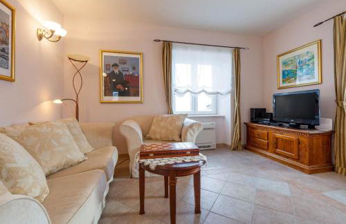 Your Family Oasis by the Sea Villa Mir Vami, heated pool - Photo 15