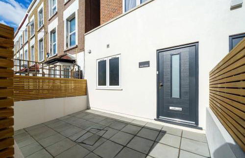 Cosy Tooting Retreat: 2-Bed Gem - Photo 18