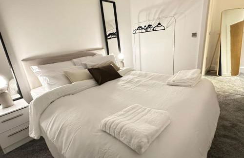 65 Inch TV City Center 1BR Long Stay Ready - Foto 5