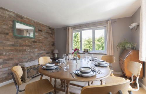 Peaceful 3-Bed Cottage in Eastington, near Stonehouse - Photo 12