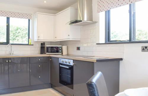 Hill View Lodge - Photo 13