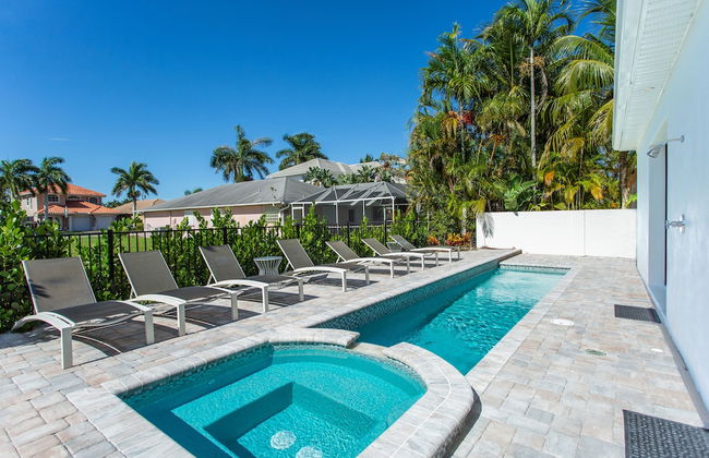 Sorrento Luxury Vacation Home: Expansive 5-Bedroom, 4.5-Bath Retreat with Private Pool, Hot Tub, and Pet-Friendly Accommodations – Just a Short Walk from Stunning Vanderbilt Beach - Foto 29
