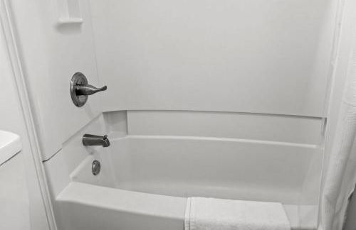 Sunshine House #2-Selfie-Friendly - Steps to Beach - Foto 65