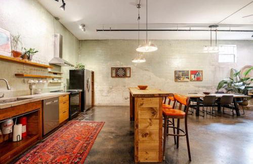 Modern City Loft Downtown Lynchburg VA LYH HUGE - Foto 17