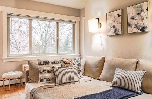 Colorful downtown condo, 2 bedrooms, king bed - Foto 13