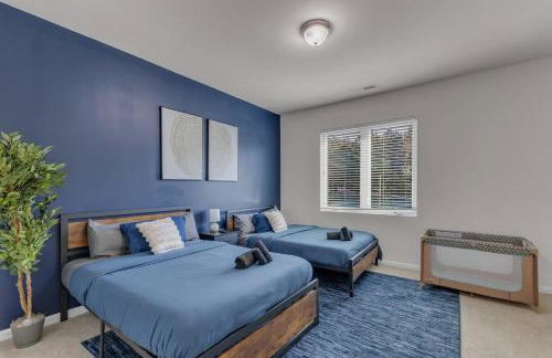 3BR Townhouse King Bed Garage Near NC State - Foto 36