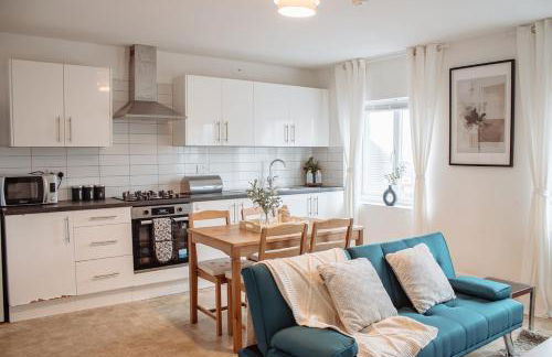 Spacious & Modern 8-Bed Home - Sleeps 13 - Parking - Foto 1