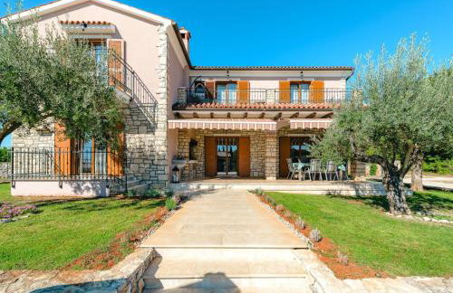 Villa in Sveti Lovrec Near Ski Resort - Foto 4