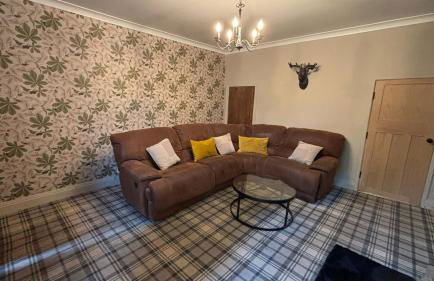 Two bedroomed Cosy cottage close to Wakefield and motorway networks Ideal for long stays and contractors - Foto 6