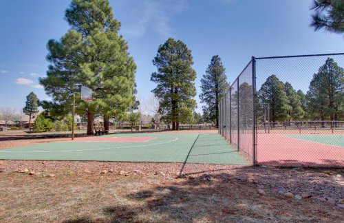 Families Welcome! Overgaard Cabin with Playground - Foto 23