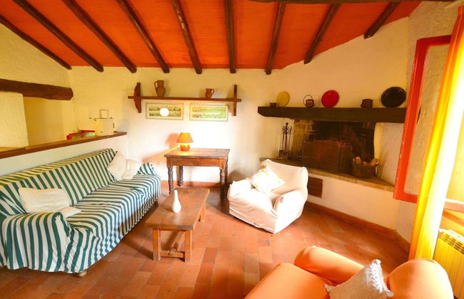 Holiday Home With Shared Pool - Photo 13