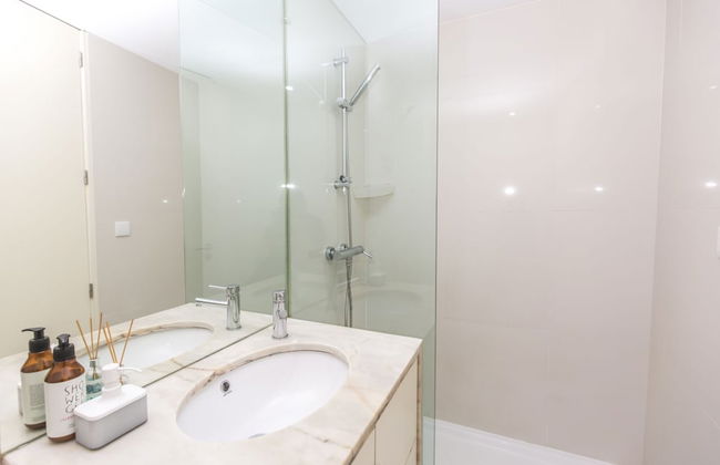 Bright 3BR Flat w/ AC in City Center by LovelyStay - Photo 80