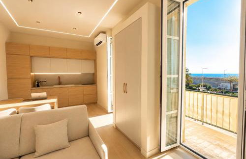 MONACO - MENTON - SEA VIEW - FULL CLIM - 2 BEDROOMS - PREMIUM LOCATION - LUXURY RENOVATED - PARKING - BALCONY - BEAcH and SUN - Photo 2