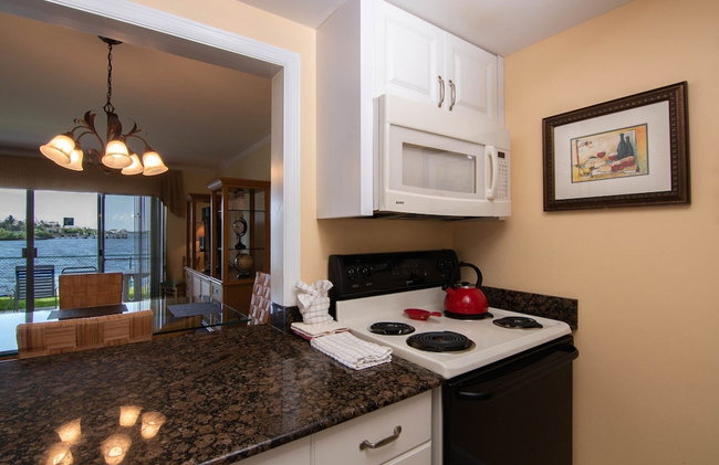 Palm Beach Waterfront Suites - Photo 52
