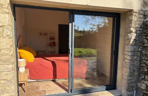 Maison en pierre avec piscine chauffée, jacuzzi et vue sur Gordes - Photo 8