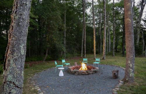 Modern Hideaway with Deck and State Forest Access - Foto 29