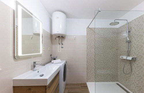 Villa Bella Pietra with private pool, sauna - Photo 33