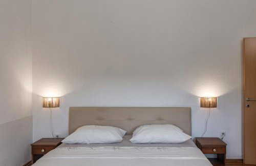 Pool House In Greenery - Happy Rentals - Foto 14