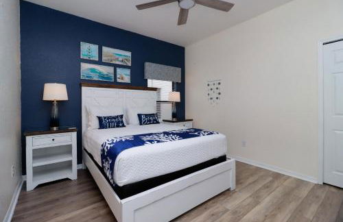 Serene 4-Bedroom Lakeview Retreat with South-Facing Pool & Sun-Drenched Outdoor Living - Foto 86