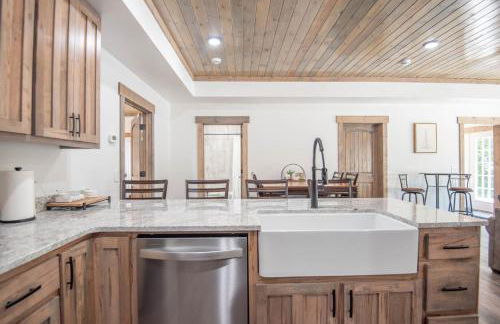 Tucked away in the woods - minutes to the New River - Acreage to explore! - Foto 16