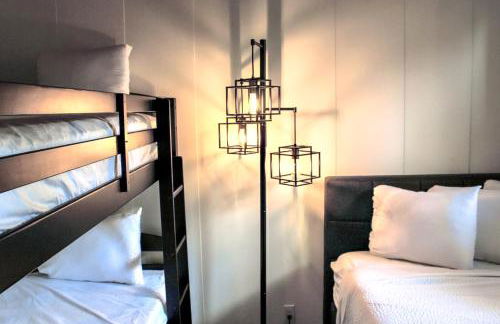 Newly Renovated! Old Homestead Beach Home - Foto 13