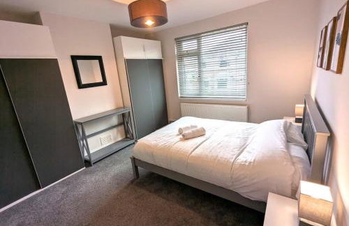 Recently renovated 4 bed home - Foto 8