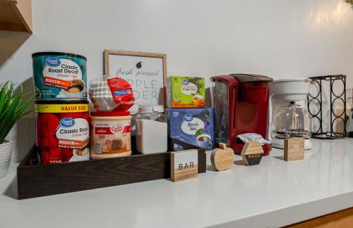 Entire Private Home with 4 Bedrooms 3 Bathrooms, King Bed, Big Yard, Prime Area, Ranch Style, Available Now - Photo 17